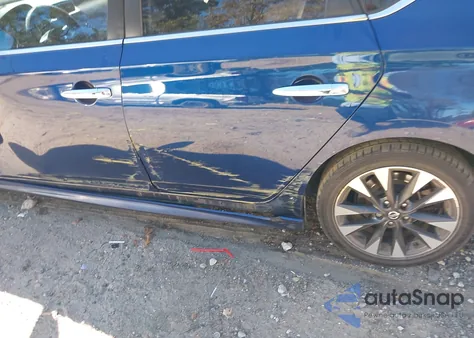 2017 Nissan Sentra Sr z USA, uszkodzony, nr VIN 3N1AB7AP4HY252051